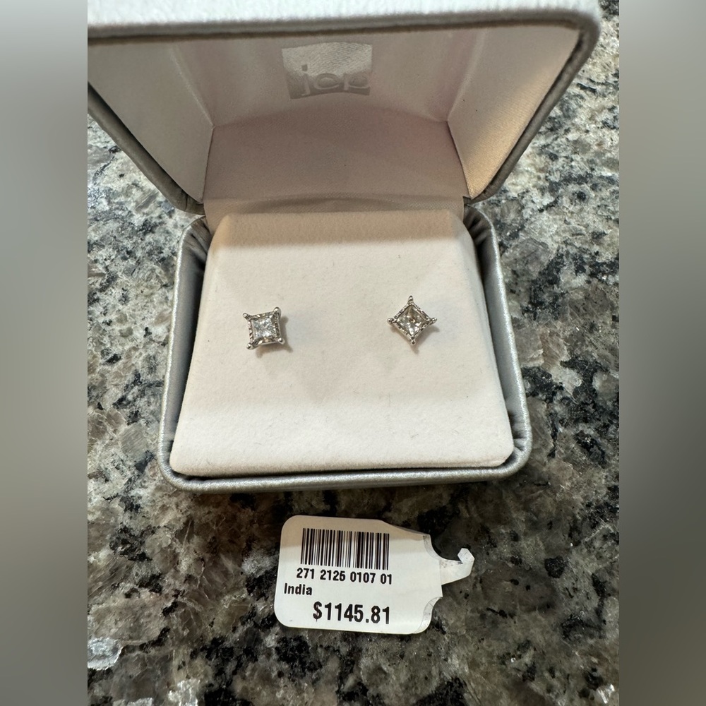 10k WG (white gold) 1/2 CCTW DIAMOND STUD EARRINGS